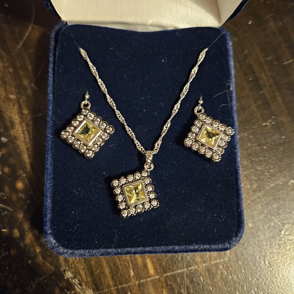 Montana Silversmiths necklace and earrings